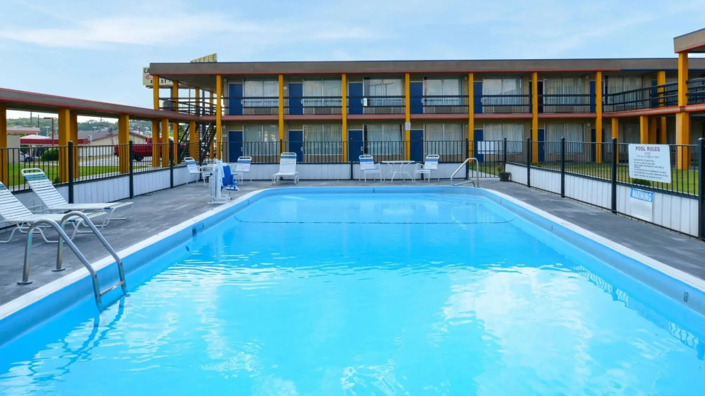 SPRINGWOOD HOTEL, Opelika I-85 Columbus Pkwy