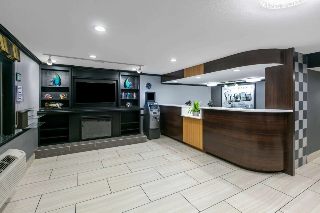 Super 8 by Wyndham Austin University/Downtown Area