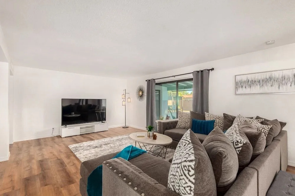 Glencove Mesa 4 Bedroom Home by RedAwning