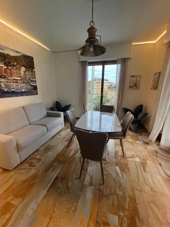 WELCOME RIVIERA -TORRE DAVORIO APPARTAMENTO 126 mq piuterrazzo25 mq - totalmente rinnovato- 250m dal centro - parcheggio a pagamento 20 euro al giorno da prenotare in anticipo salvo dispo -parking at 20 euro per day to be booked in advance if available