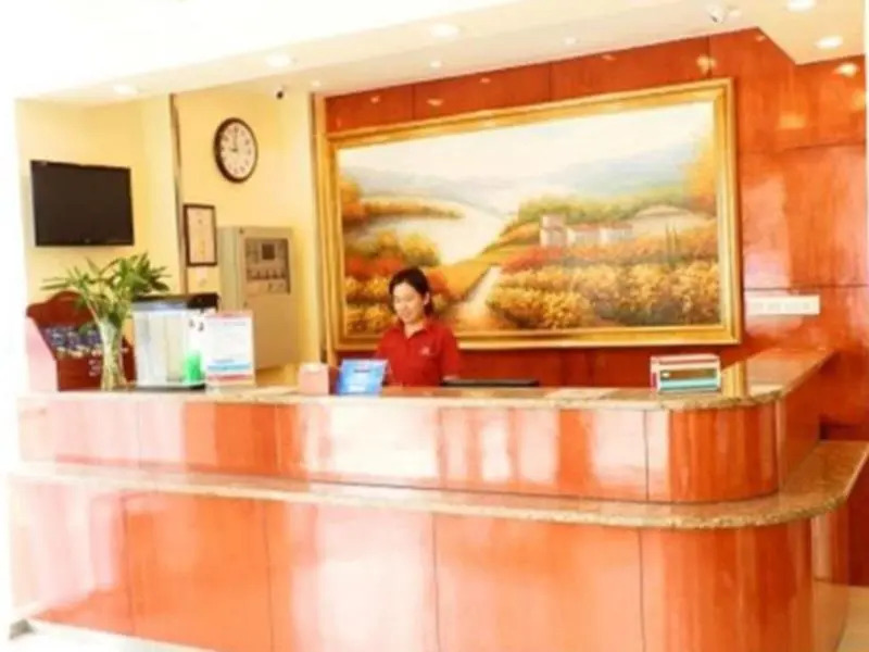 Hanting Express Chaoyang Train Station