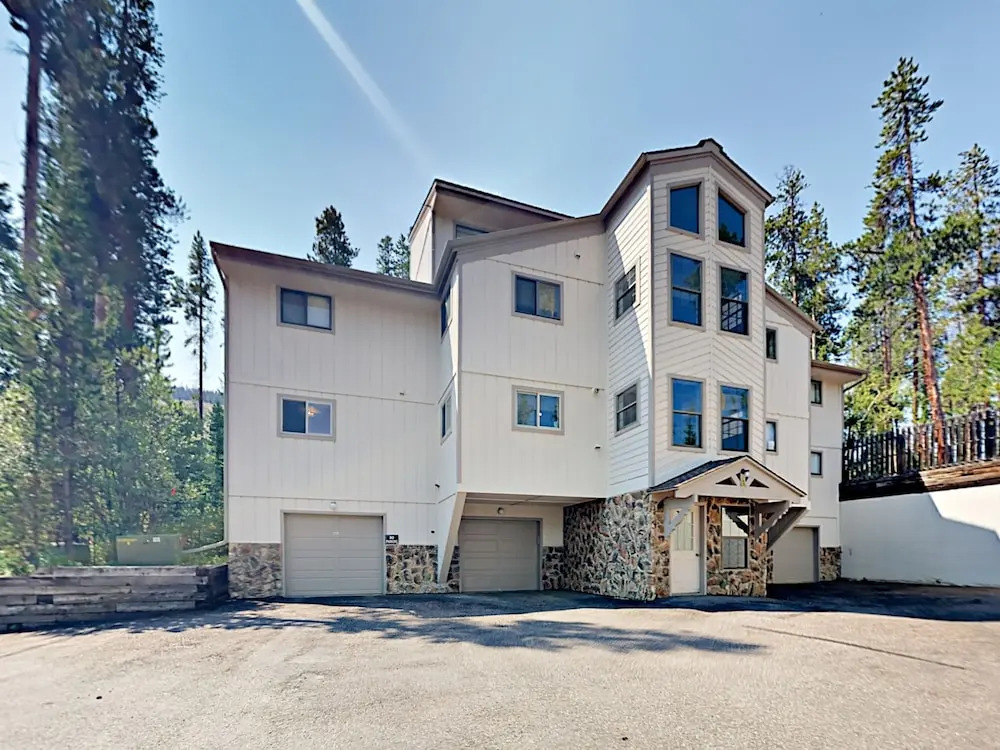 30 E Viking Dr Condo A101 3 Bedrooms 2 Bathrooms Condo