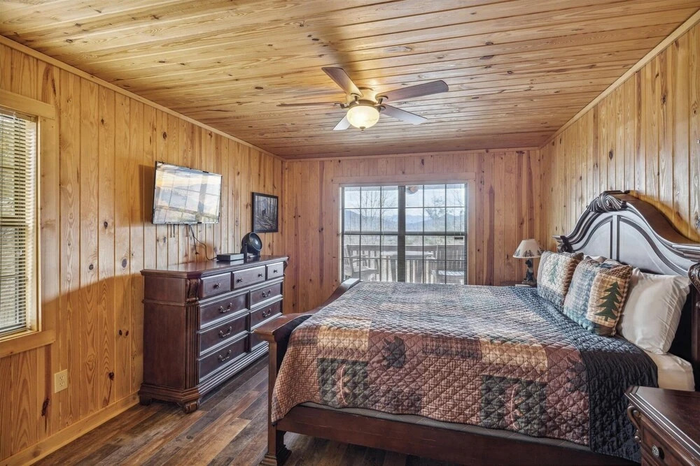Barefoot Cabin 4 Bedroom Cabin by RedAwning
