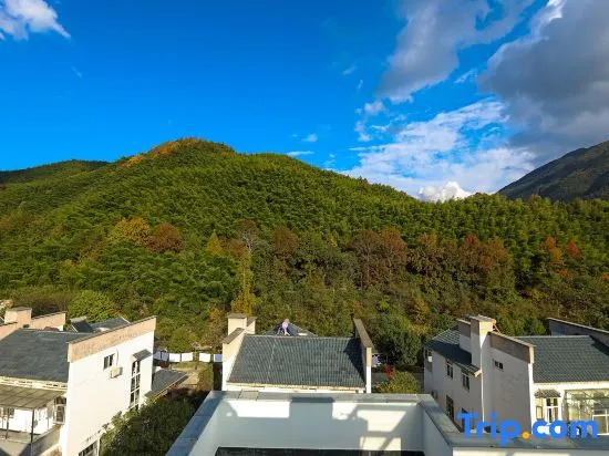 yinju renjia Hostel (South gate of the scenic area)