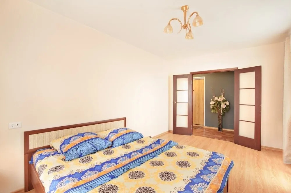 Apartment on Alliluyeva 12a-12