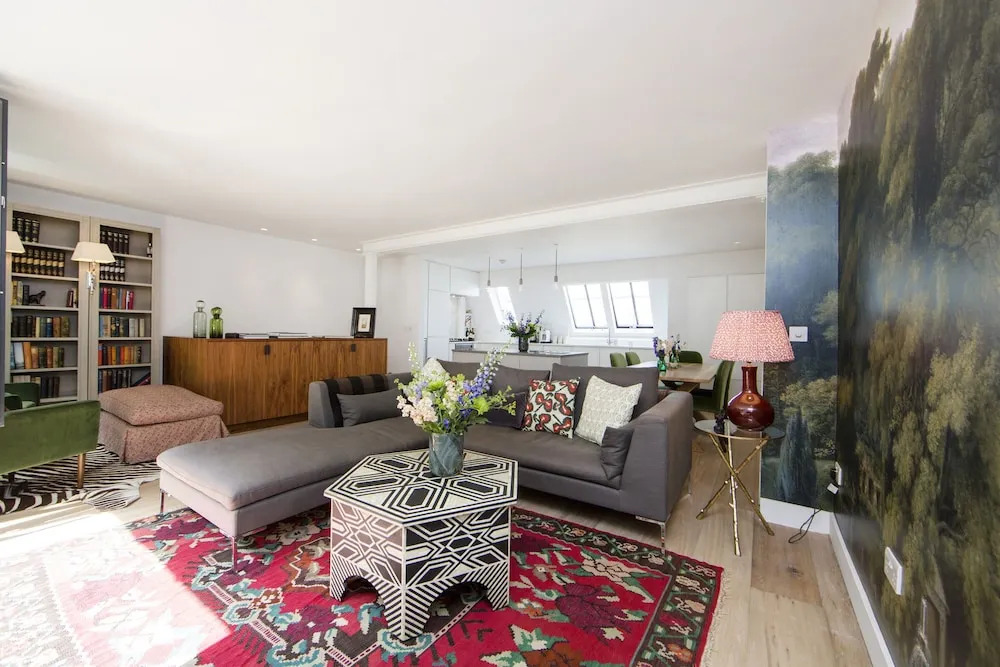 Beautifully Furnished 3 Bedroom, 2 Bath Maisonette With Balcony in Bayswater