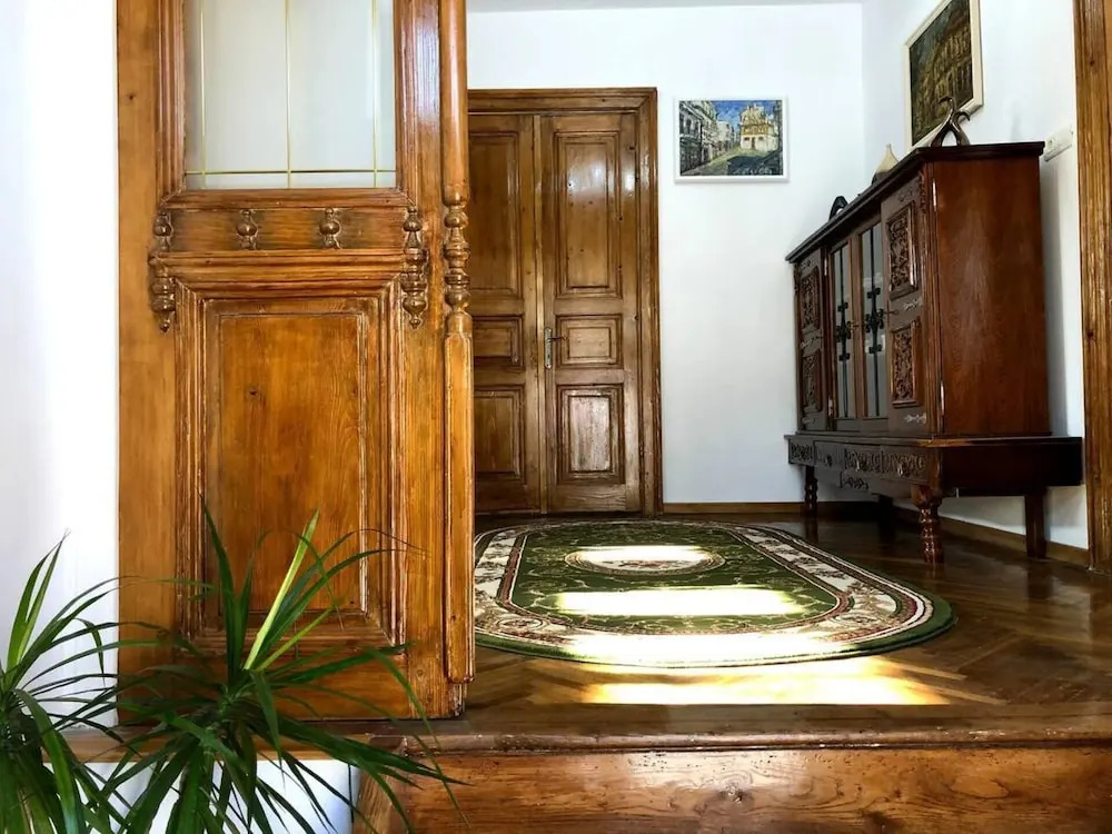 Unique Old Town Home 2min to Beach & Harbour
