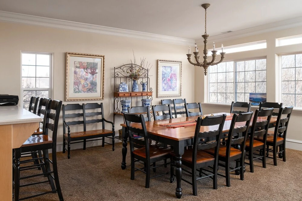 Family Getaway~hot Tub, Ice Castles & Tubing Hs 5 Bedroom Home by RedAwning