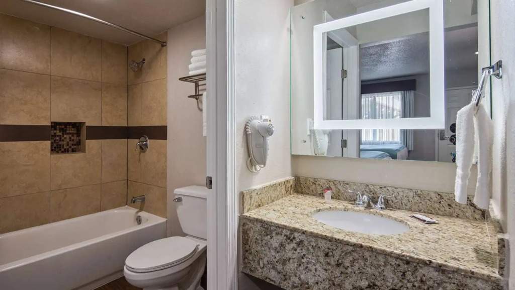 Spanish Trails Inn - Laredo Hotel
