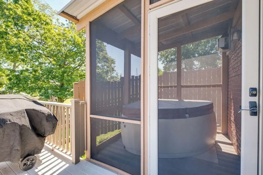 4 Mi to German Village: Studio w/ Hot Tub