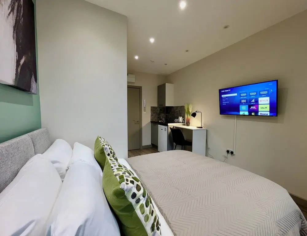 Battersea Park Chic Studio Serviced Apartments