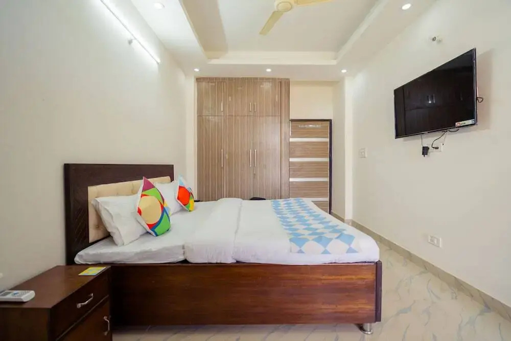 OYO 14054 Home Modern 3BHK Canal Road