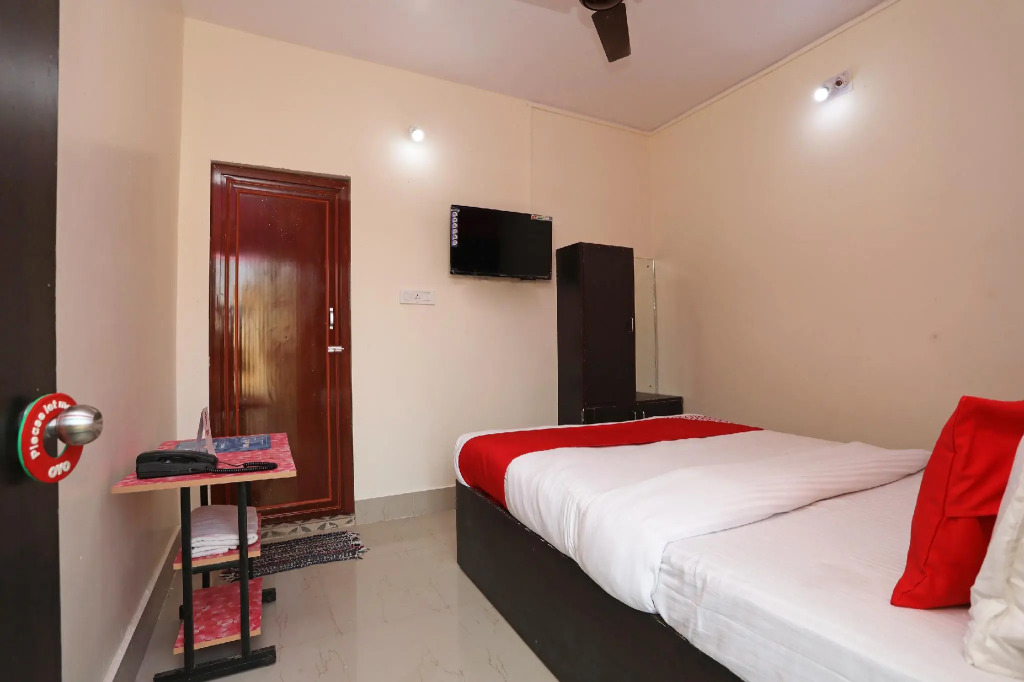 OYO 19556 Hotel Puri Inn