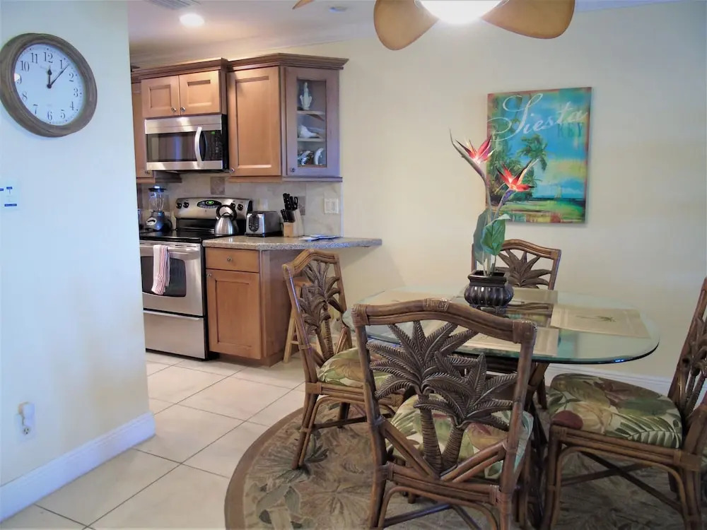 Sunset Royale - 302 1 Bedroom 1 Bathroom Apts