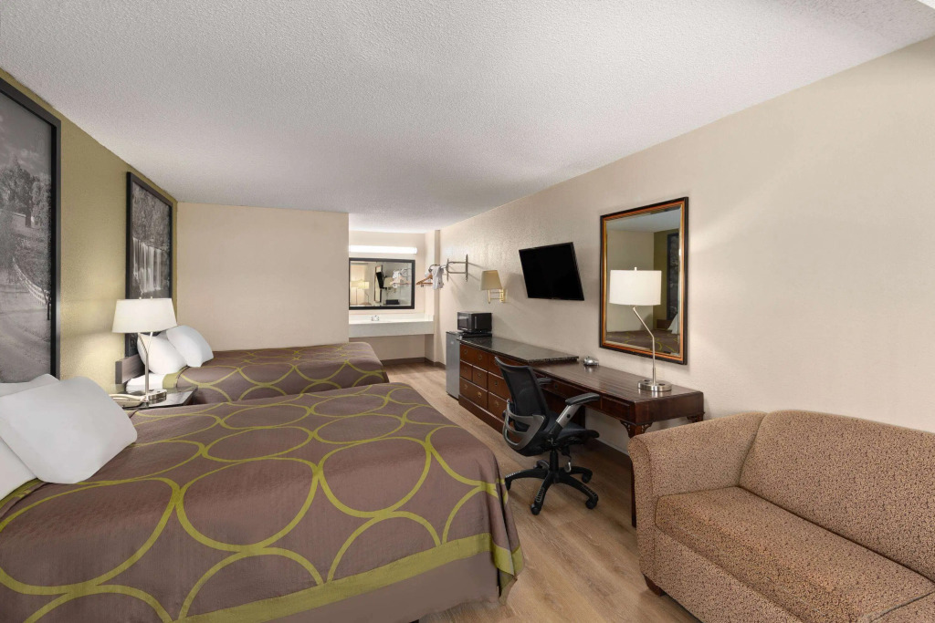 Super 8 by Wyndham Fort Mitchell Cincinnati Area