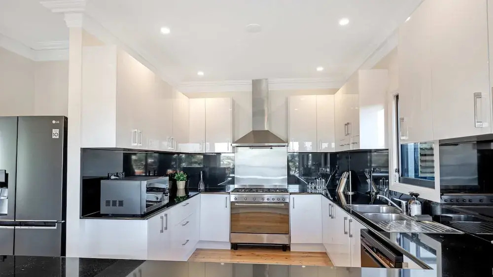 Metawise Luxe 6 Bed Ocean View Family Home in Seaforth