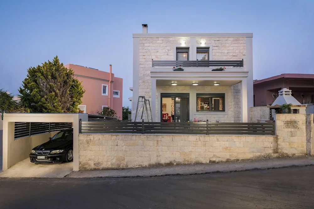 Beautiful Pool Villa for Relaxing Family Holidays
