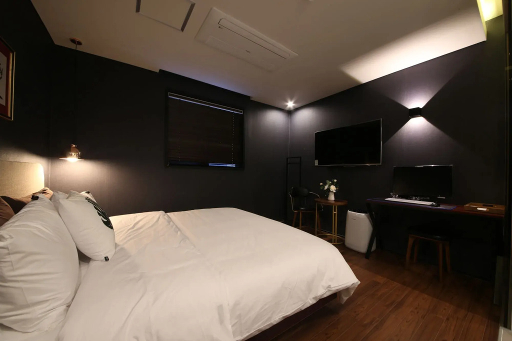 Brown Dot Yangjeong