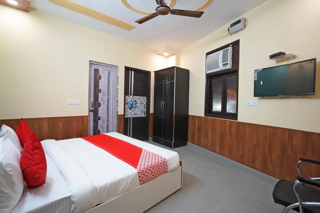 Qlark White Palace by OYO Rooms