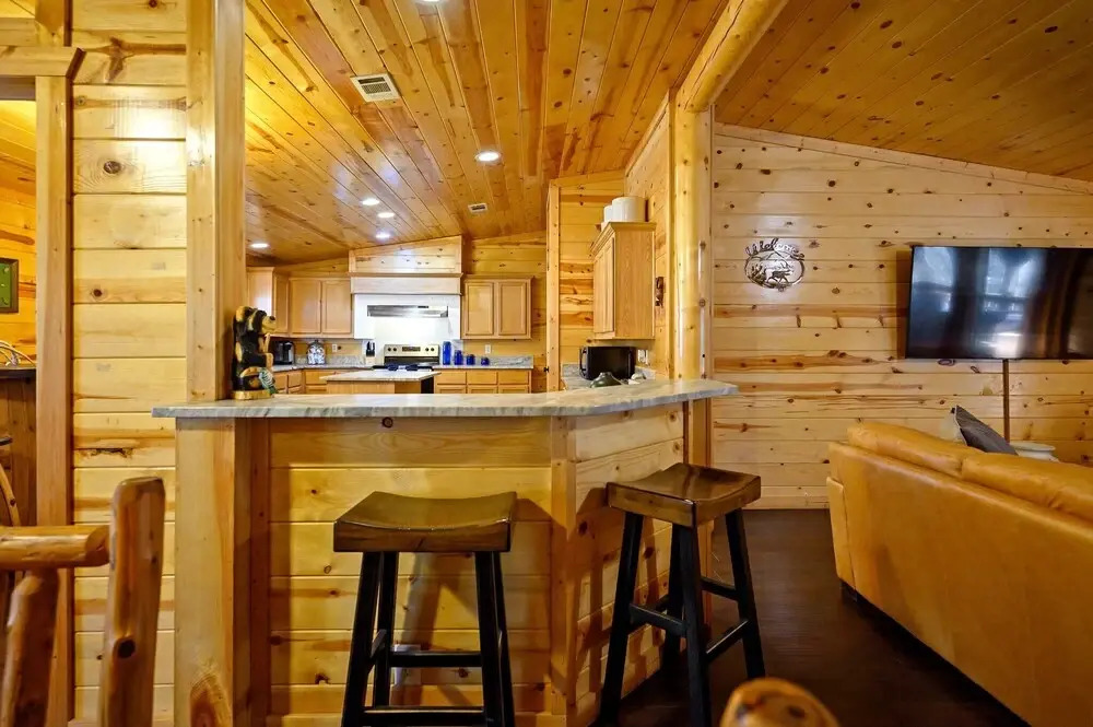 Outlaw Rose Cabin for 8!