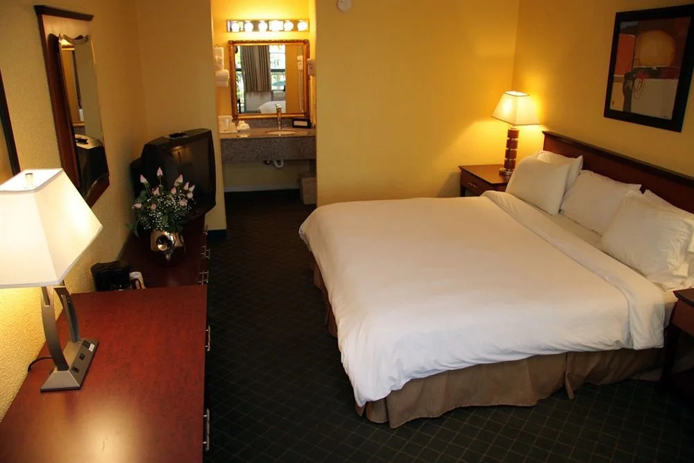 Holiday Park Hotels & Suites