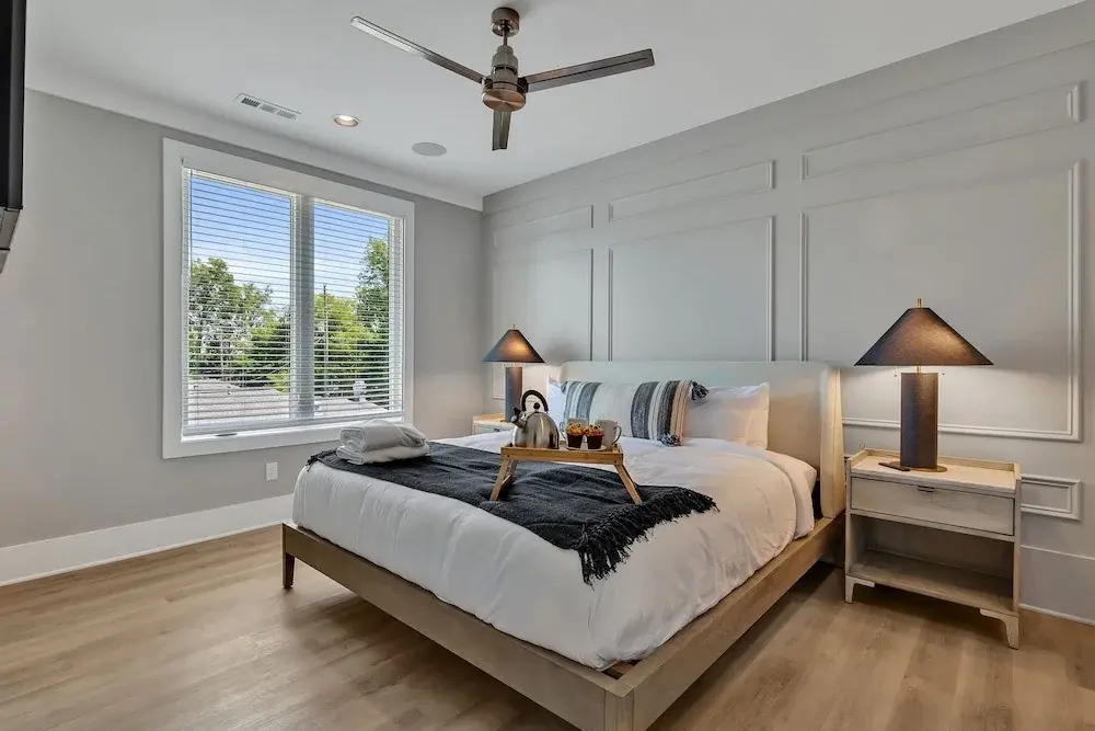 Soprano-private Rooftop-gr8 Walking Location