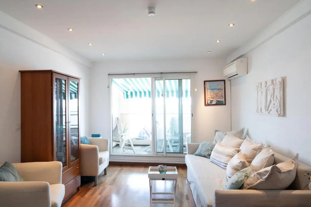 La Prom - a two bedroom apartment with a sea view