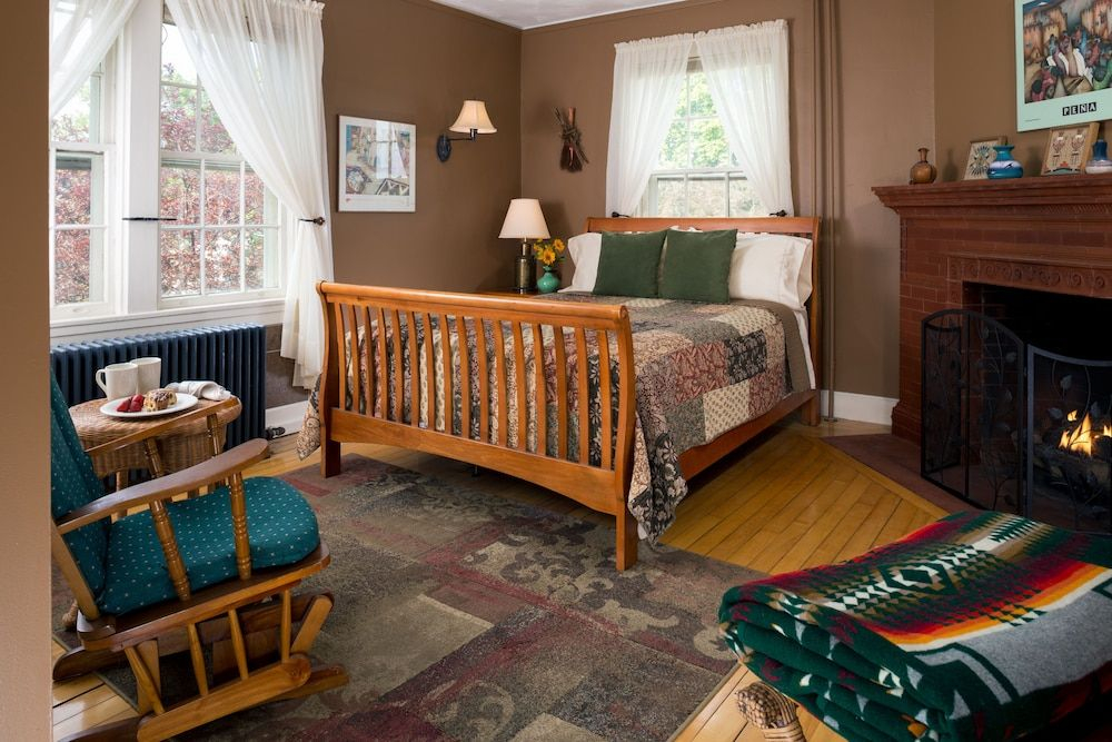 Yale Manor B&B & Yurt Glamping