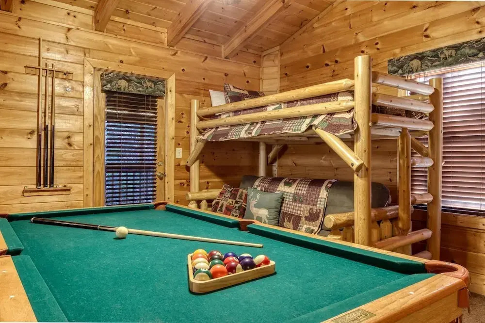 ER260- Magical Moments Great Location- Close to town cabin