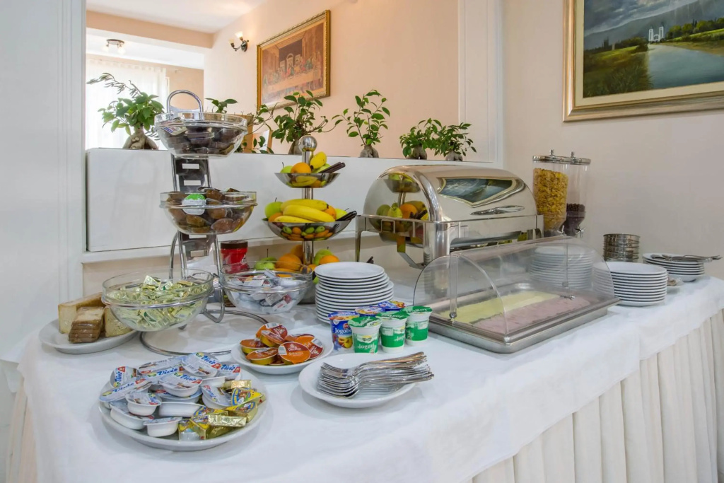 Hotel Dina