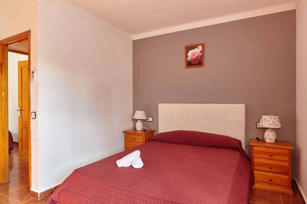 Villa by Playa den Bossa & Ibiza town 7min, BBQ