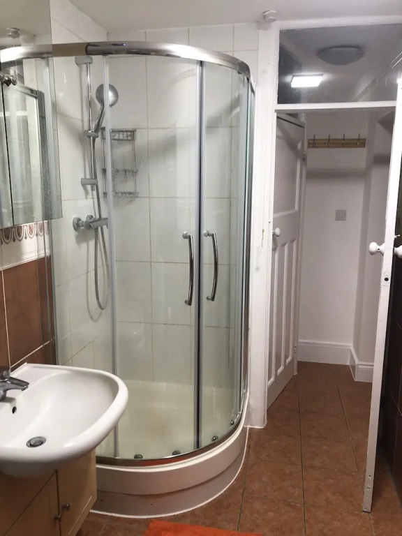 Golden Villa - Charming 3-bed House in Uxbridge