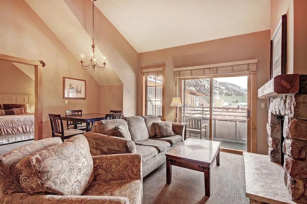 8539 Dakota Lodge by RedAwning