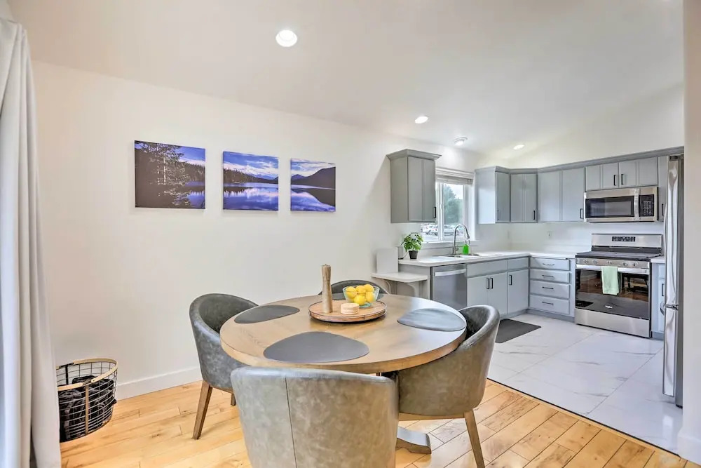 Pet-friendly Bend Home w/ Hot Tub & Patio!