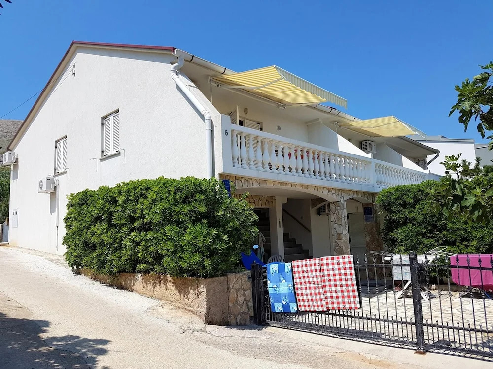 Apartment With one Bedroom in Pag, With Wonderful sea View, Enclosed Garden and Wifi - 100 m From the Beach