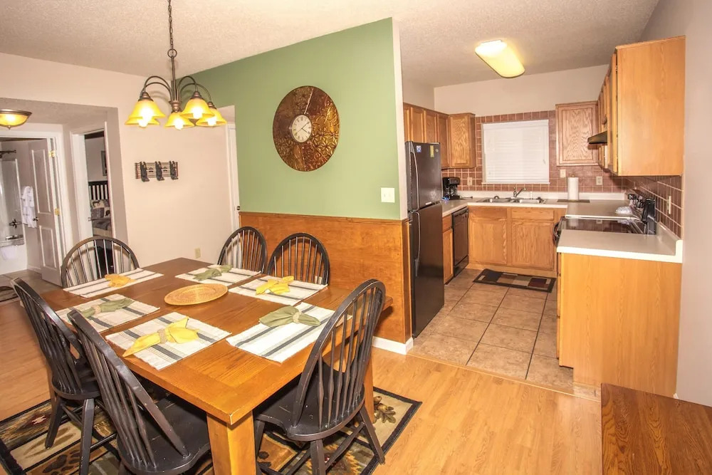 Cedar Lodge 202
