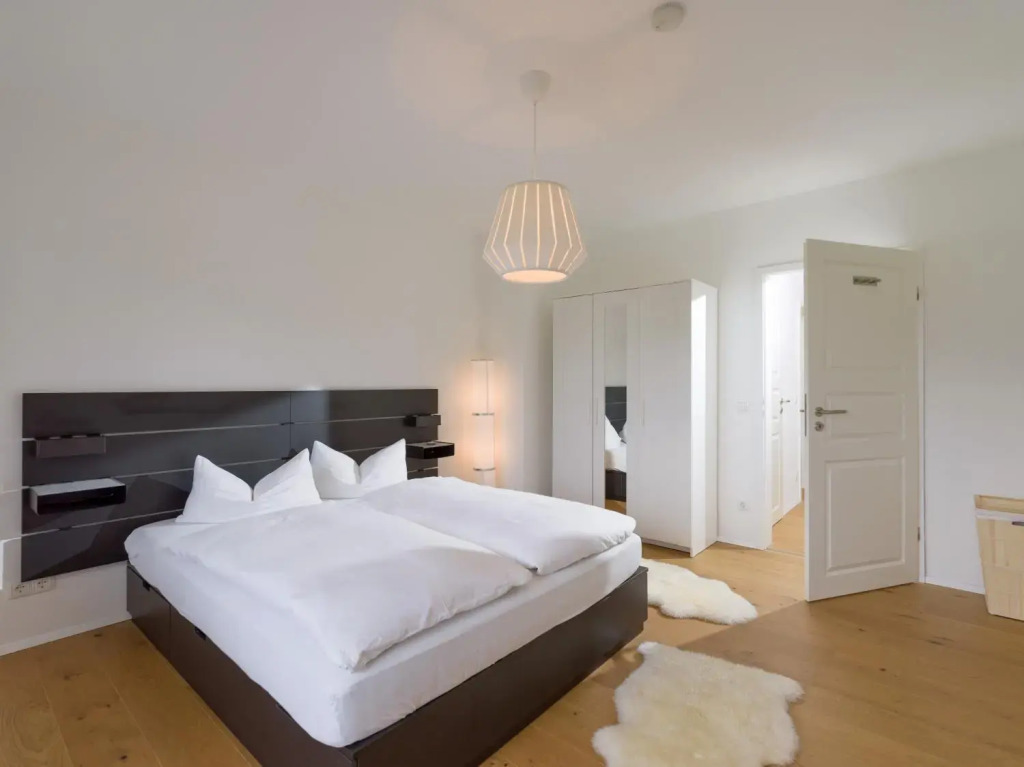 Moderner Ferienwohnung mit 2 Schlafzimmer und großen Balkon