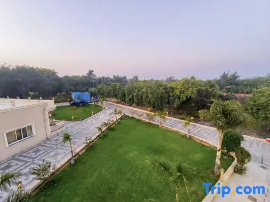 Radsum- Luxury Farmhouse & Resort