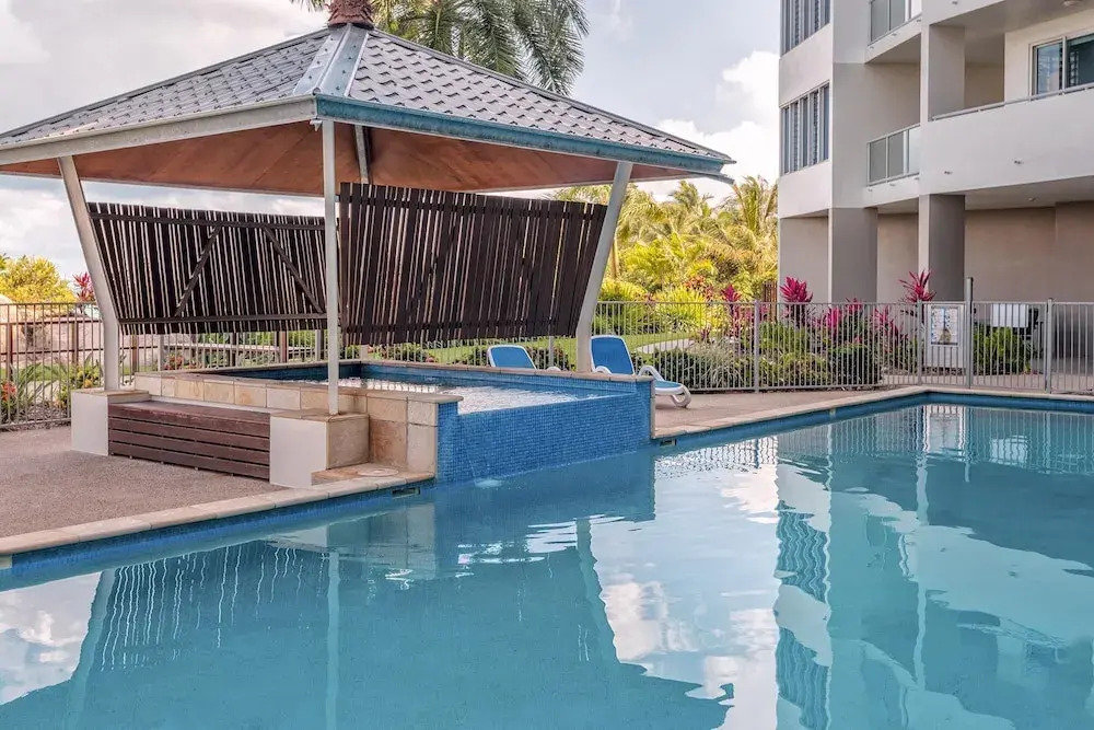 Coral Cove Apartments - Absolute Beachfront Resort Bowen