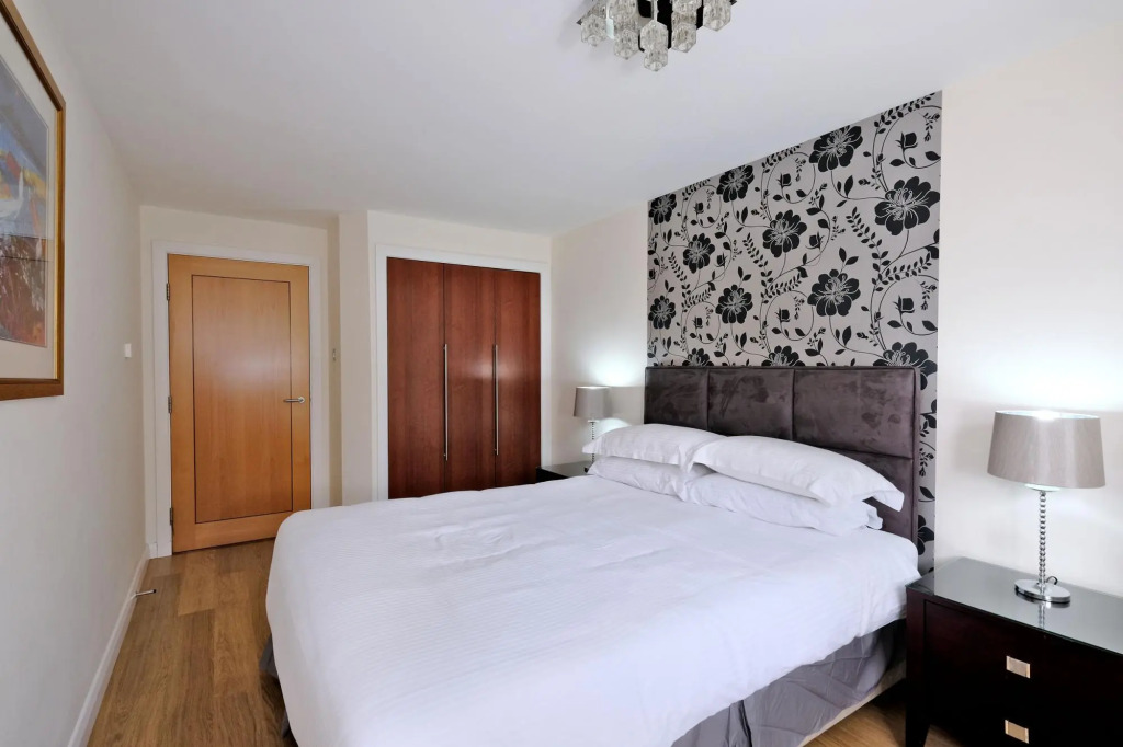 Deluxe and Secure Apartment Close to Aberdeen City Centre