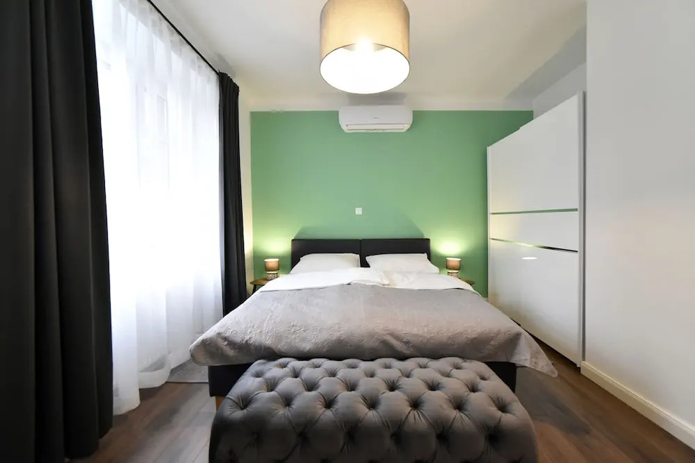 Premium Central Apartment & Room