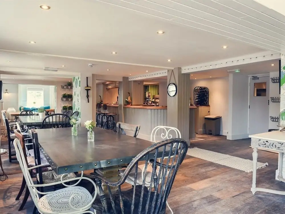The Nest Hotel & Restaurant
