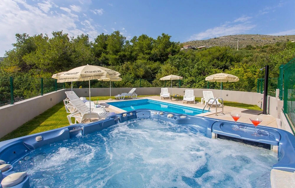 Awesome Home in Seget Donji with Outdoor Swimming Pool, Hot Tub & 4 Bedrooms