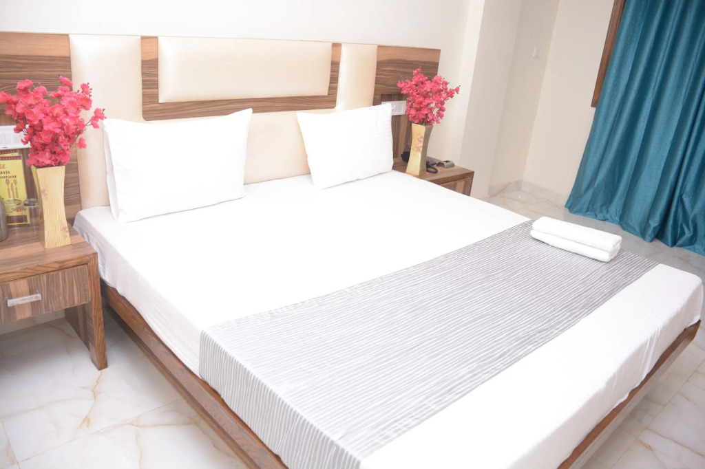 Hotel Golden Oasis - 5 Minute Walk from New Delhi Railway Station