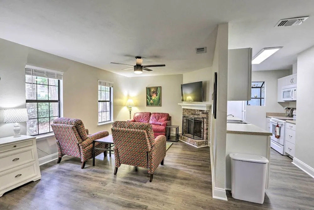 Charming Tallahassee Townhouse ~ 3 Mi to Fsu!
