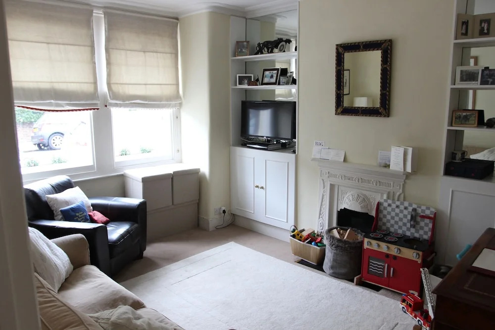 Enchanting Earlsfield Home by Wimbledon Park