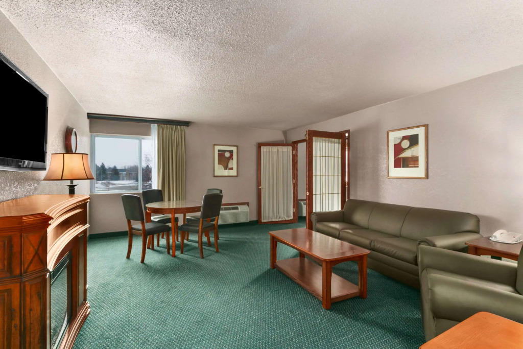 Ramada by Wyndham Bismarck
