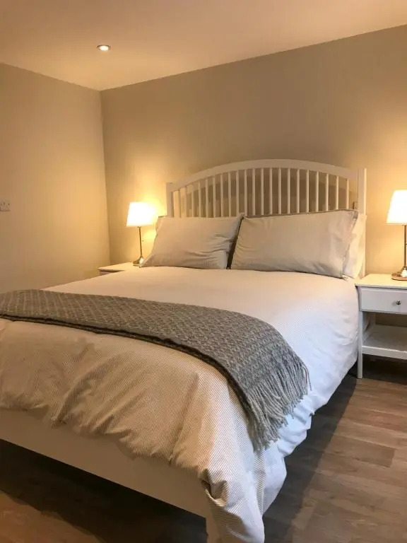Bush House Accommodation - The Diamond