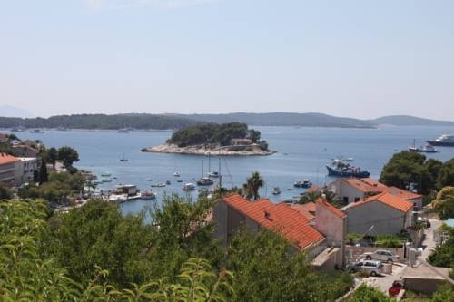 Apartments & Rooms Zlatica Hvar