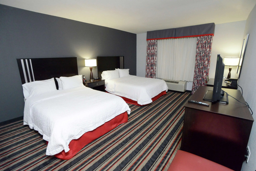 Hampton Inn & Suites Albany at Albany Mall